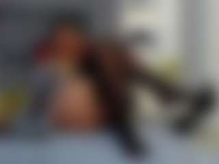 Live cam show with Julianewell - Trimmed Granny on TastyBlacksLive