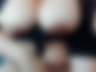 Live cam show with Kiara-Cruz - Hairy Pussy on live18s.com