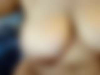 Live cam show with Kiara-Cruz - BBW on dropp.cam