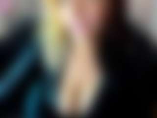 Kiara-Cruz's Live Sex Cam Show