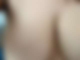 Kiara-Cruz's Live Sex Cam Show