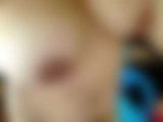 Kiara-Cruz's Live Sex Cam Show