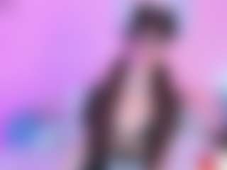 Live cam show with camiabril - Green Eyes on live.xheat.ai