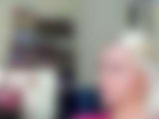 queenofthenighttt MILF-webcamperformer live
