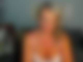 Live cam show with AlisaAllisen - Middle Aged on Camming Site