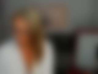 Live cam show with AlisaAllisen - Middle Aged on CamwithHer