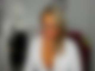 Live cam show with AlisaAllisen - Middle Aged on Streamer API