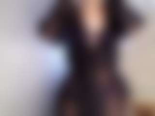 Live cam show with MariettaMaddock - Teasing on SquirtSoMuch