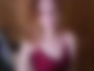 Live cam show with MariettaMaddock - Teasing on Dolls Live