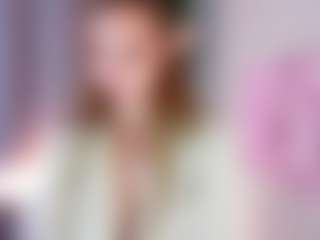 Live cam show with MyeshaSoulia - Average on Uber Horny