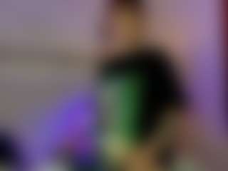 Live cam show with Natalia - Brown Hair Petite on Pornisteam.com
