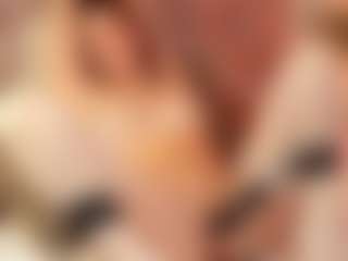 Julcy-Peach's Live Sex Cam Show