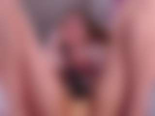 Live cam show with LauriTrucchio - Tongue on crypto-cams