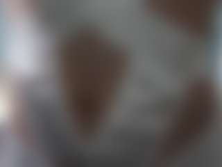 Live cam show with LauriTrucchio - Kisses on Soda Cam