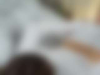 Live cam show with LauriTrucchio - Ice on SmokeAndPoke