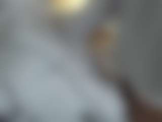 Live cam show with LauriTrucchio - Average on Camsoda