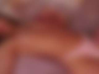 Live cam show with LauriTrucchio - Average on Dolls Live