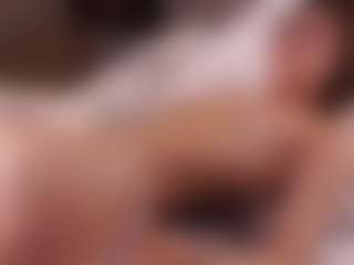 Live cam show with LauriTrucchio - Moaning on Camsoda