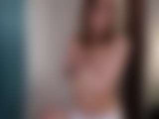 Live cam show with LauriTrucchio - Tongue on madthumbs