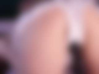 Live cam show with LauriTrucchio - Booty on slutload