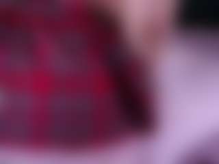 Live cam show with LauriTrucchio - Moaning on Stripli.com
