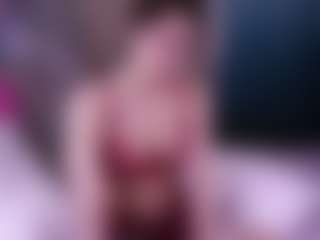 Live cam show with LauriTrucchio - Average on 1on1-livenow
