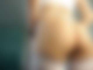 Live cam show with LauriTrucchio - Moaning on madthumbs