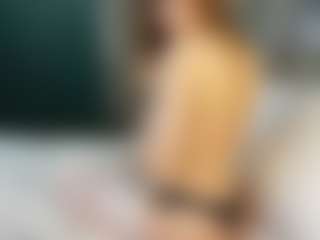 Live cam show with LauriTrucchio - Moaning on madthumbs
