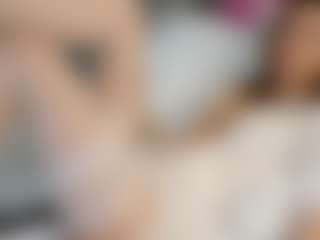 Live cam show with LauriTrucchio - Tongue on CamSodaAdn