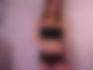 Live cam show with LauriTrucchio - Average on Camsoda