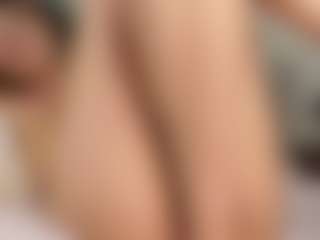 Live cam show with LauriTrucchio - Kisses on Hubzter Live