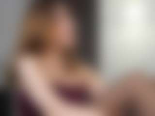 Live cam show with LauriTrucchio - Moaning on Camiplay Live