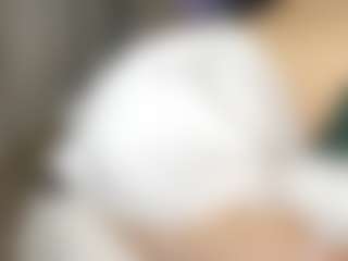 Live cam show with LauriTrucchio - Ice on Sweet Sext