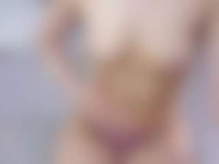 Live cam show with LauriTrucchio - Booty on CamClone