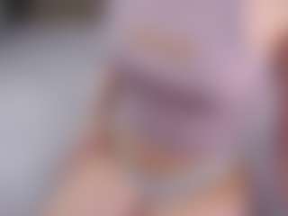Live cam show with LauriTrucchio - Ice on Dare Cams