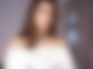 Live cam show with LauriTrucchio - Average on CamClone