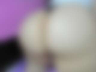 Live cam show with Alexaa Blumm - Gape on Camsoda
