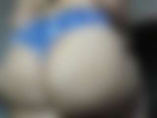 Live cam show with Alexaa Blumm - Ass Clapping on Camsoda