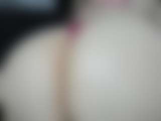 Live cam show with Alexaa Blumm - Ass Clapping on Camiplay Live