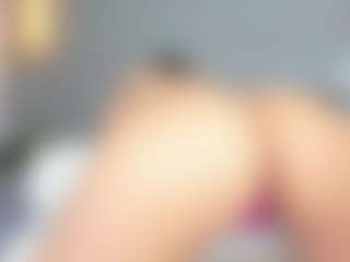 Live cam show with Linda-Cooper - Wet on Gym Cam Girls