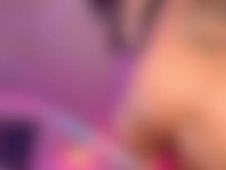 SellenaBee's Live Sex Cam Show