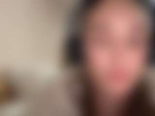 Live cam show with Kate - Thin on Dolls Live
