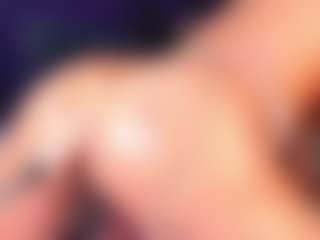 Live cam show with EvaLanie - Tease on Dolls Live