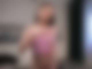 Live cam show with Sofia - Wet on Gym Cam Girls