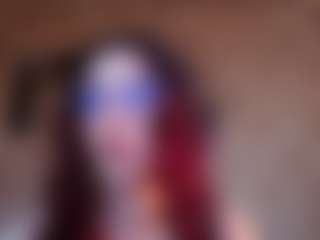Live cam show with Isa - Petite on AdultVida.com