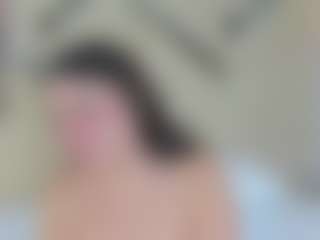 Live cam show with MelanieBleke1 - Brown Hair Petite on Gym Cam Girls