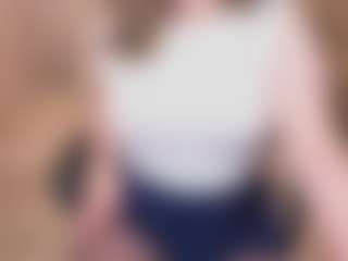 Live cam show with Karoline - Moaning on Camsoda