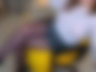 Live cam show with Karoline - Role Play MILF on xDating