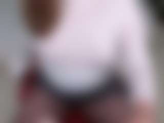 Live cam show with Karoline - Middle Aged on Camsoda