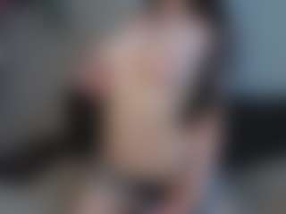 Live cam show with EmelineMooring - Smoking on googirlz